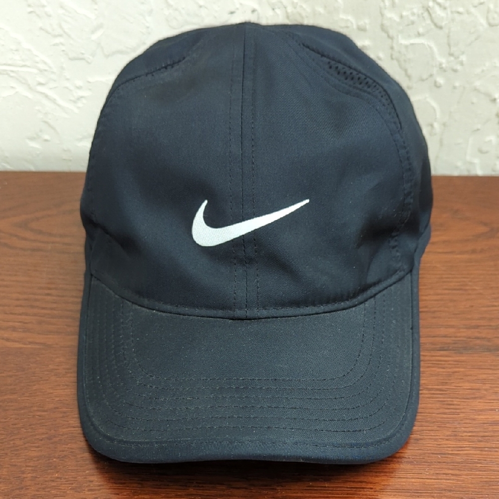 Nike Black & White AeroBill/Dri-FIT Featherlight Cap One Size Fits Most